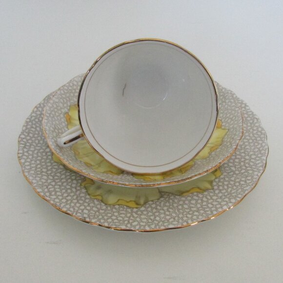 Vintage Tuscan Teacup trio set, Yellow Flower (Lot 1) SMALL CRACK & MARK - Picture 4 of 15